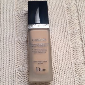 Dior Diorskin Forever foundation 020.